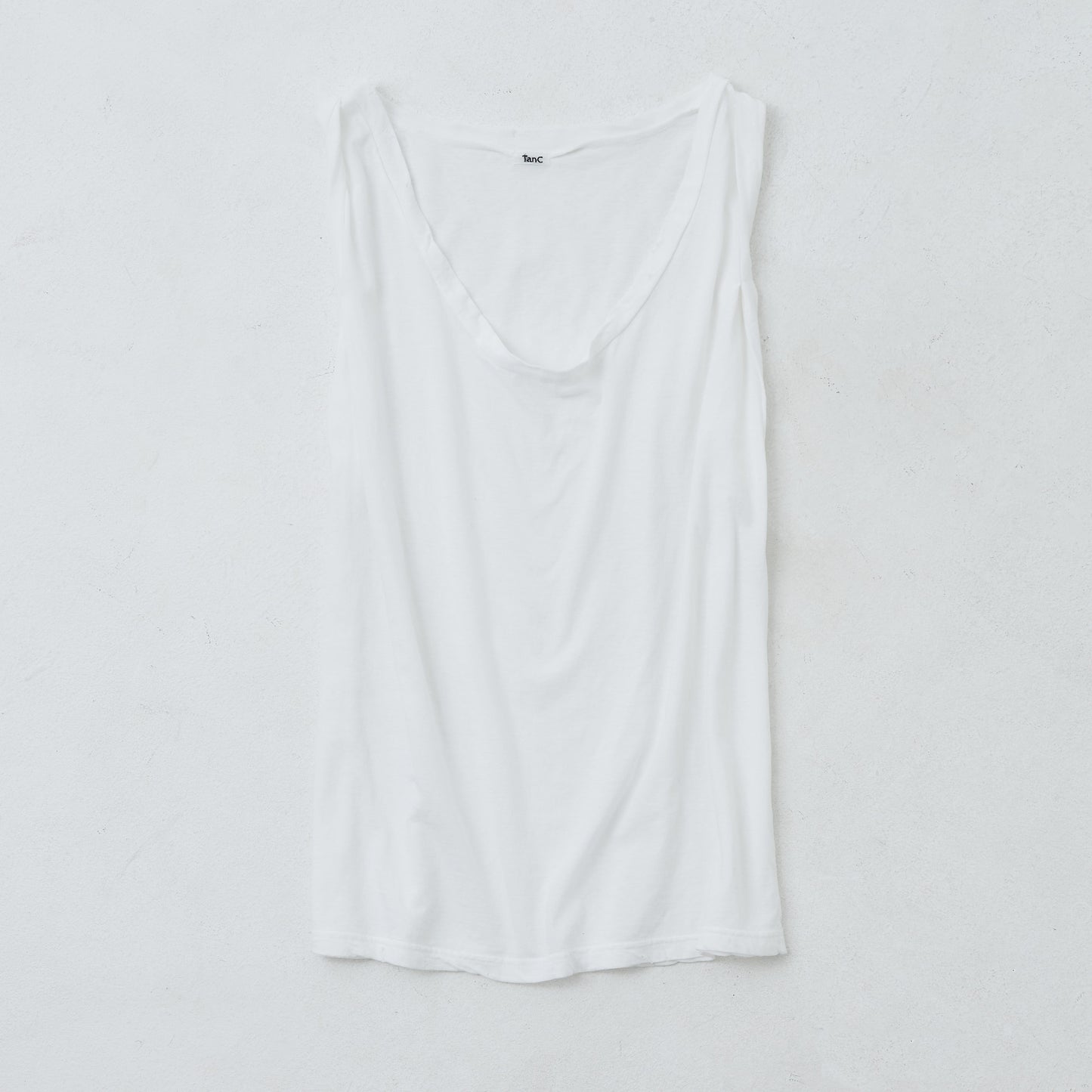 ROLL-SLEEVE DAMAGE TOP WHITE