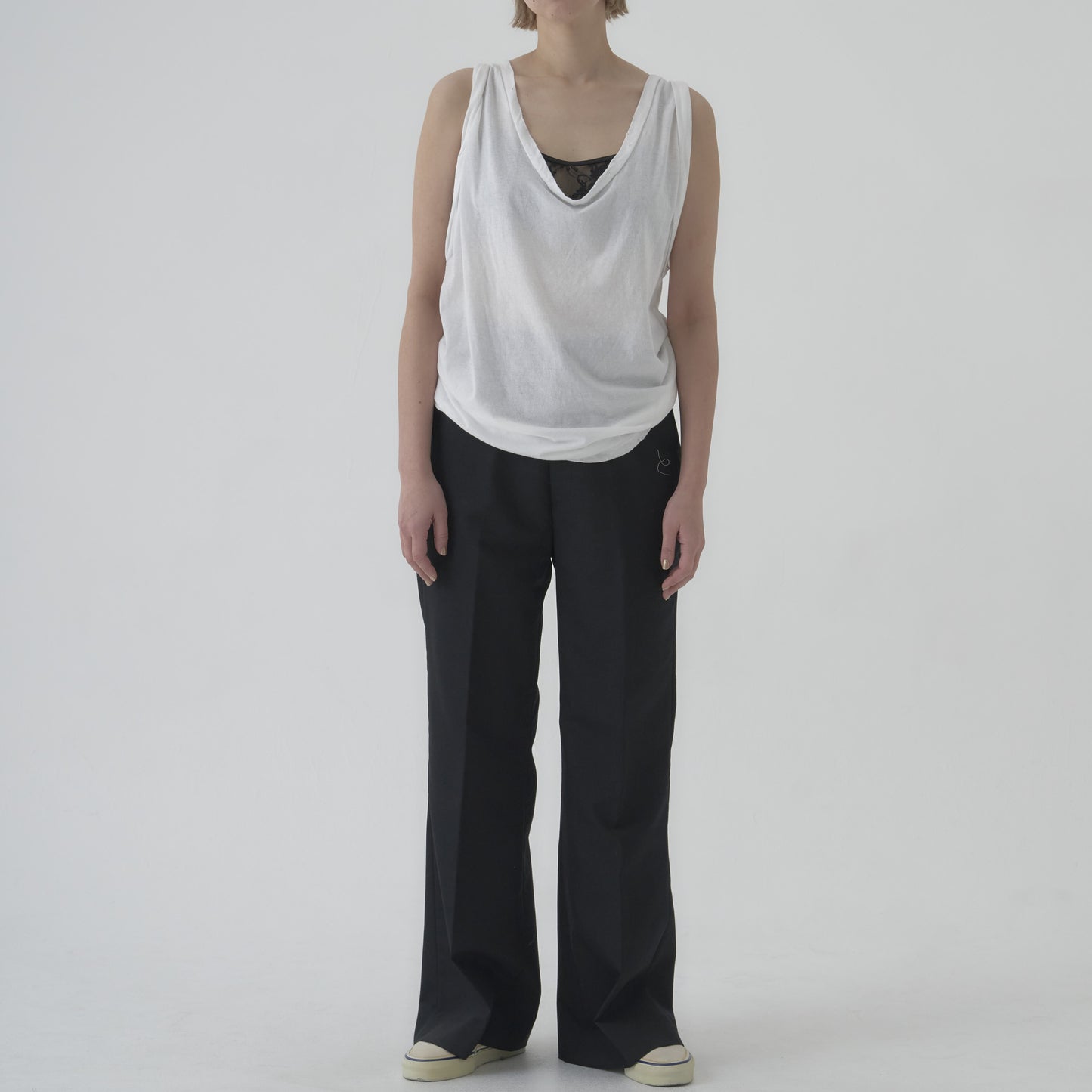 ROLL-SLEEVE DAMAGE TOP WHITE