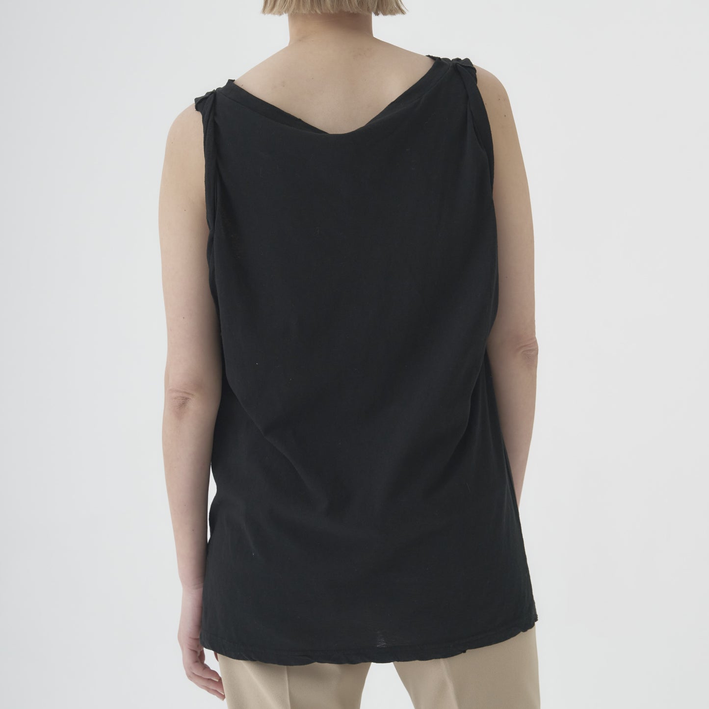 ROLL-SLEEVE DAMAGE TOP BLACK