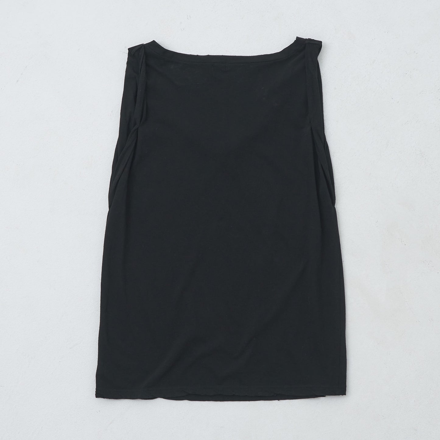 ROLL-SLEEVE DAMAGE TOP BLACK