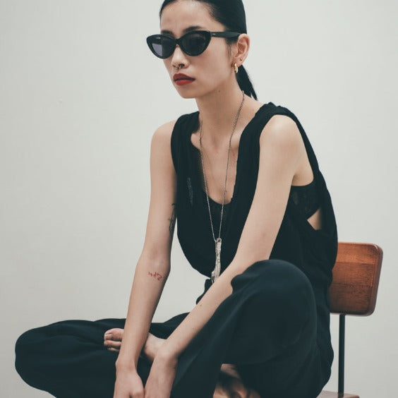 ROLL-SLEEVE DAMAGE TOP BLACK