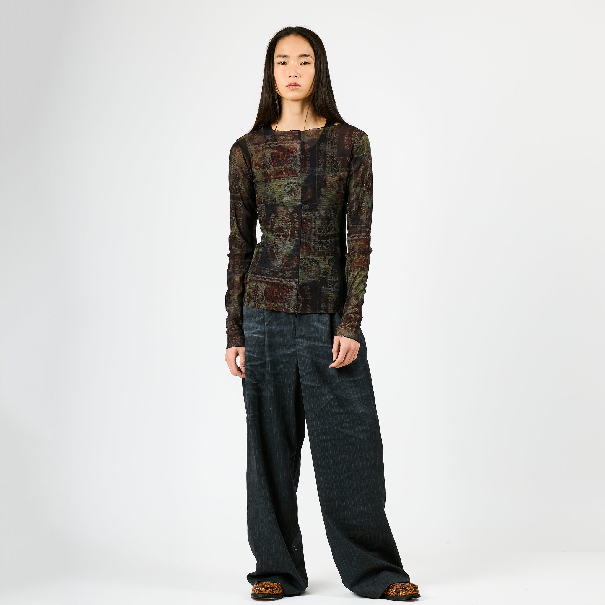 PRINTED FRONT ZIP LONGSLEEVE / BLACK PAISLEY