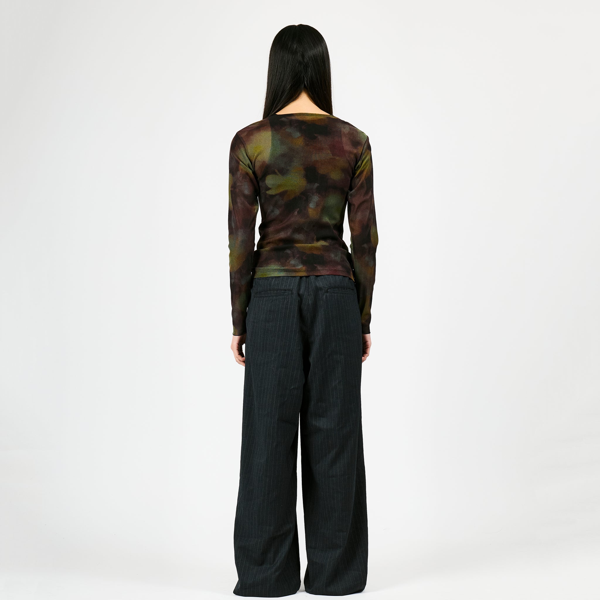 PRINTED FRONT ZIP LONGSLEEVE / BLACK FLOWER